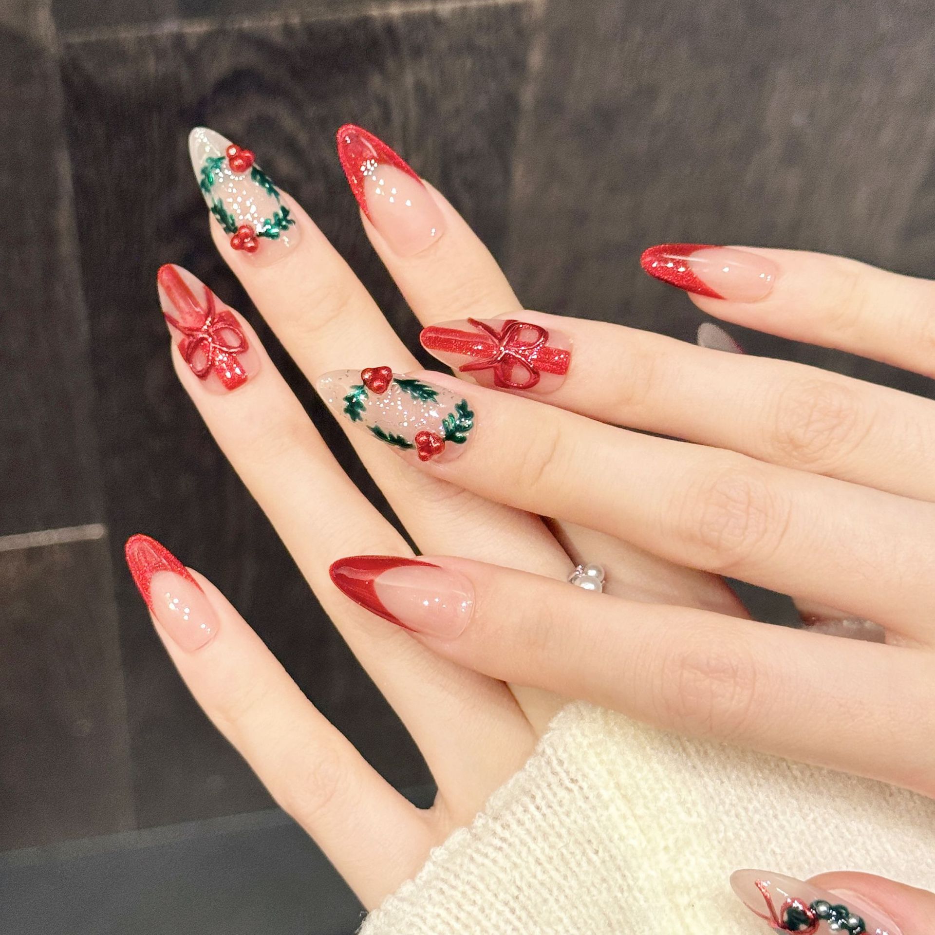 Nail Art Press On - 크리스마스 레드 누드 미디엄 아몬드 프레스온